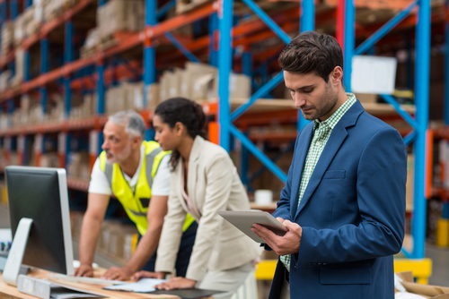 warehouse workers working together to problem solve