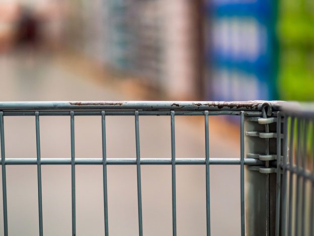 4 Ways to Utilize Wire Carts in Your Warehouse