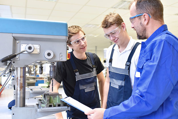 trainer and apprentice in technical vocational training
