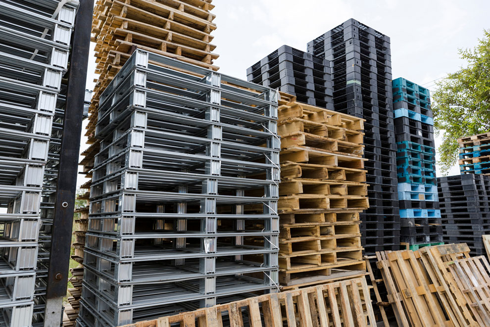 Different Pallet Material Types the Automotive Industry Can Use