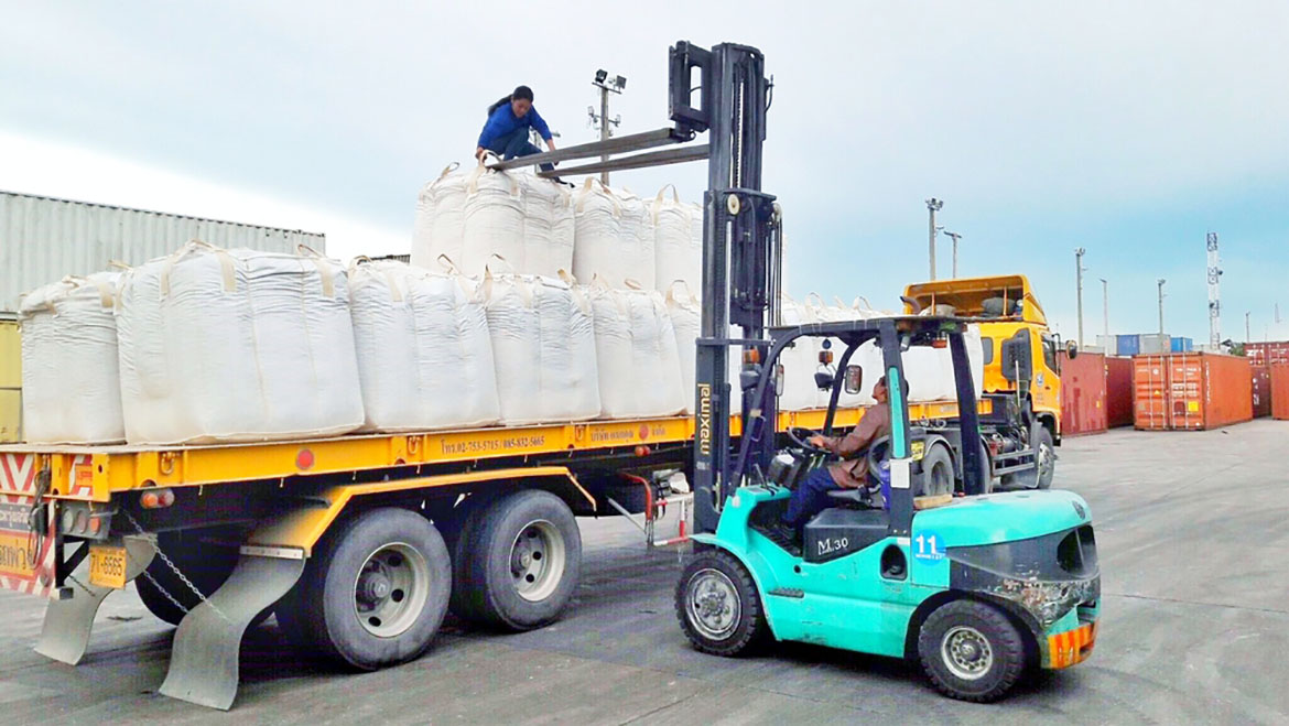 loading super sacks with forklift