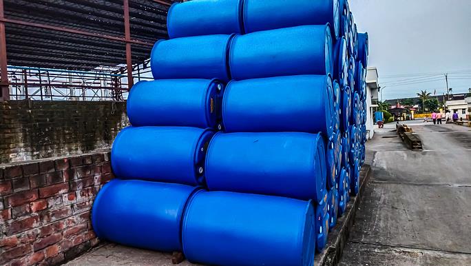 Why Polyethylene Drums Are Best for Chemical Packaging & Shipping? 